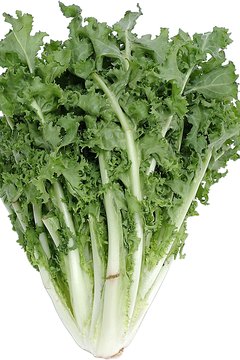 Zedcor Wholly Owned/PhotoObjects.net/Getty Images Arugula only has 1 gram of carbohydrates per serving.