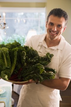 Comstock Images/Comstock/Getty Images Leafy greens can help burn fat and detox the body.