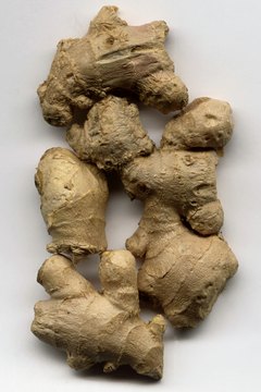 Jupiterimages/Photos.com/Getty Images Ginger root can help fight inflammation associated with collie nose.