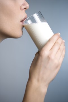 Jupiterimages/Photos.com/Getty Images The fat content varies between skim and 1 percent, but most nutrients remain the same.