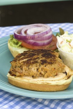 Jupiterimages/Brand X Pictures/Getty Images Enjoy a lean turkey burger on whole-grain bread.