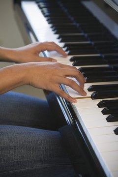 Jupiterimages/Brand X Pictures/Getty Images Jingle writers earn a minimum of $10,000 for local ads.