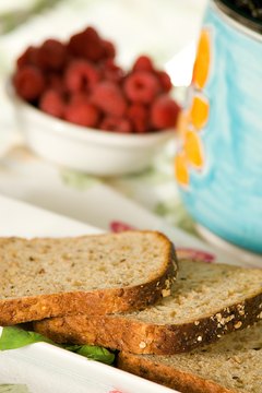 Jupiterimages/Photos.com/Getty Images Whole grains and other fiber-rich foods promote appetite control and abdominal slimness.