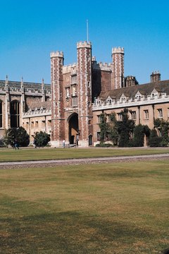 Jupiterimages/Photos.com/Getty Images Dropping out of college may result in a Pell Grant repayment.