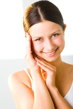 Jupiterimages/Photos.com/Getty Images Eating a balanced diet can improve your skin's appearance.