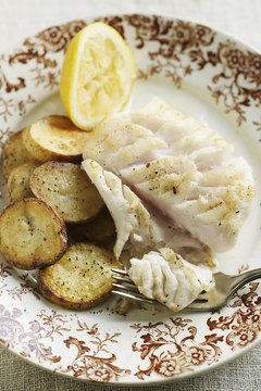 Alexandra Grablewski/Lifesize/Getty Images A 3-ounce serving of cod contains between 72 and 89 calories.