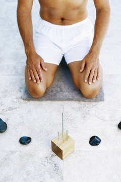George Doyle/Stockbyte/Getty Images You can use one of several non-expensive options to tighten skin on your stomach and knees.