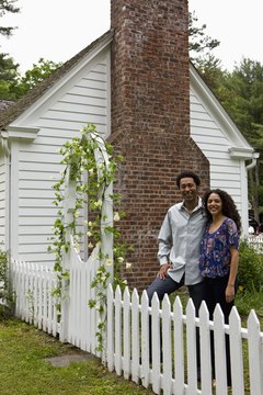 Thomas Jackson/Lifesize/Getty Images A home with a white picket fence may be a long-term dream, but several short-term solutions provide functional, inexpensive fencing.