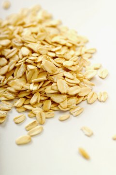 Medioimages/Photodisc/Photodisc/Getty Images Oats contain a fiber-rich bran covering or husk.