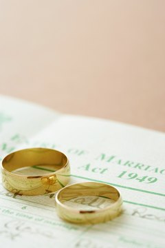Martin Poole/Photodisc/Getty Images Pare down inessentials to focus on the main event: a new marriage.