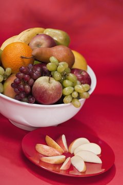 Comstock Images/Comstock/Getty Images Determining the correct serving size of fruits and vegetables is simple.