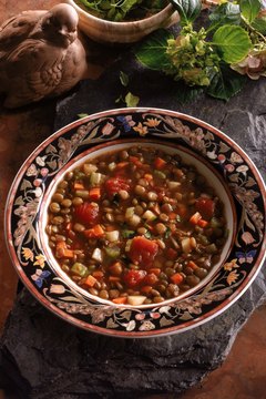 Jupiterimages/Comstock/Getty Images Indian cuisine offers a variety of fiber-rich options.