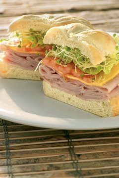 Thinkstock Images/Comstock/Getty Images Focus on fresh produce, whole grains and lean proteins when creating a healthy lunch.
