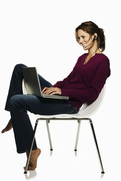 Jupiterimages/Brand X Pictures/Getty Images Junior editors generally support one or more senior staff members.