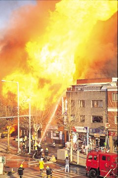 NA/Photos.com/Getty Images A margin clause may help you replace destroyed commercial property.