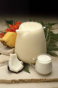 Jupiterimages/Comstock/Getty Images Coconut milk provides many health benefits for people of all ages and walks of life.