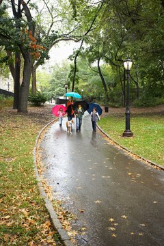 Jupiterimages/Photos.com/Getty Images Walks in the rain don't have to feel like torture.