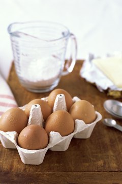 Creatas Images/Creatas/Getty Images An egg might be considered one serving, while measuring cups will help measure serving sizes of other foods.