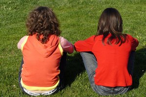 Problemas de granos en el cuero cabelludo de los niños