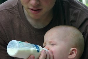 ¿Por qué los bebés regurgitan a través de su nariz?