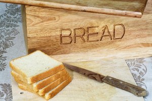 ¿Cuánto tiempo tarda en crecer moho en el pan blanco?