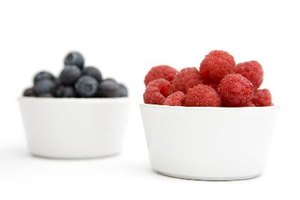 ¿Cuáles son los beneficios de salud de las frambuesas y los arándanos?