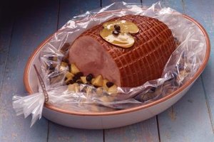 Should I Glaze Ham If M Baking In A Bag Our Everyday Life Baking Bags Keep Your Ham Moist But Prevent Glazes From Caramelizing