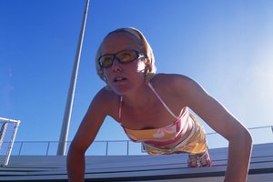 ¿Qué músculos se usan en los ejercicios de flexiones de brazos?