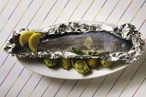 Cómo asar pescado en aluminio