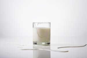 ¿Puede enfermarte beber leche antes de un entrenamiento?