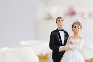 Wedding cake figurines