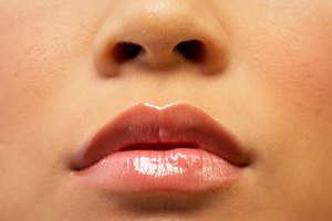 Haz tú misma un hidratante para labios secos