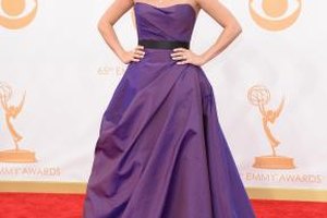 What Kind Of Jewelry Should I Wear With A Strapless Gown Our Carrie Underwood Wears A Sparkling Necklace With Strapless Ball Gown