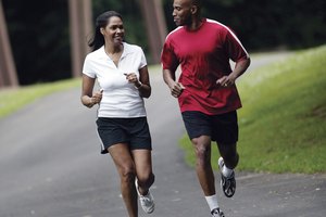 ¿Es mejor correr o hacer pesas para perder peso?