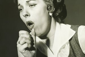 ¿Por qué se produce tos después de comer?