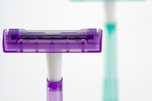 ¿Es mejor afeitar o depilar con cera el vello púbico?