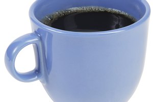 El café con cafeína causa dolor en el pecho