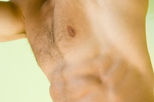 Cómo afeitarse el vello del pecho sin provocar una erupción