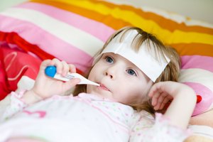 La fiebre alta y el pulso acelerado en reposo en los niños