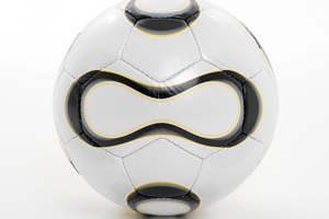 Qué materiales se utilizan para hacer una pelota de fútbol