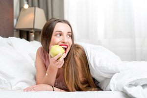 Comer manzanas antes de dormir