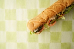 Calorías del sándwich de Subway de 6 pulgadas (15 cm) de jamón y queso en pan integral