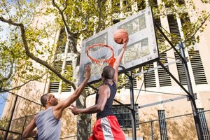 ¿Cuál es la distancia desde el aro a la línea de tiros libres en baloncesto?