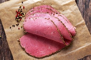 beef pastrami corned slices roast peppered brisket between difference grains paper round eye tenderize coloured pepper slice 1kg crown steaks