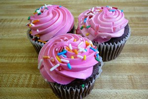 How to Adjust the Oven Temperature for Mini Cupcakes | Our Everyday Life