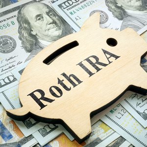How to Roll Over PERS Into a Roth IRA