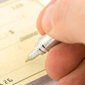 Difference Between a Now Account & an Interest Checking Account