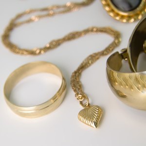 What Is the Best Way to Sell Gold Jewelry? | Pocketsense