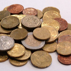 How to Roll Euro Coins