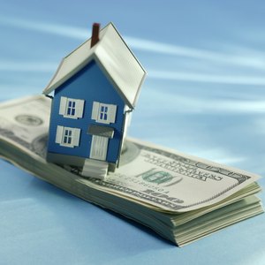 What Is the Difference Between Closing Costs & Down Payments?
